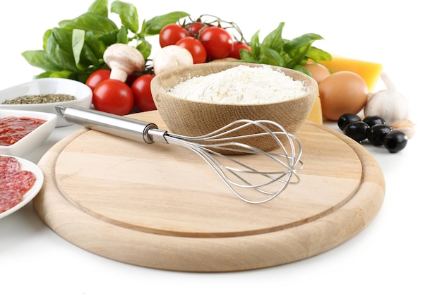 Kuchnia z zastawą i składnikami